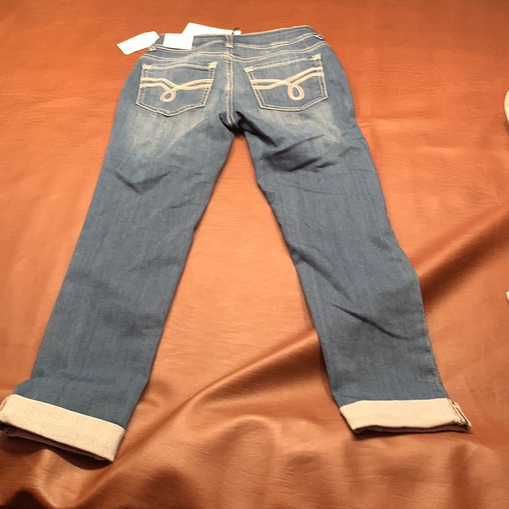 WallFlower the ultra fit 0/24. 23.5 inch crop. Women’s jeans NWT. - Picture 7 of 9